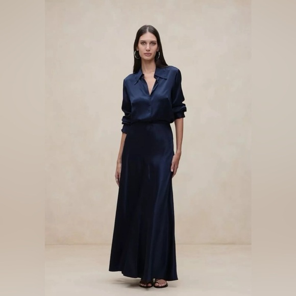NWT Banana Republic Hyper Navy Blue Serenade Silk Maxi Skirt Size Small. - Picture 5 of 9